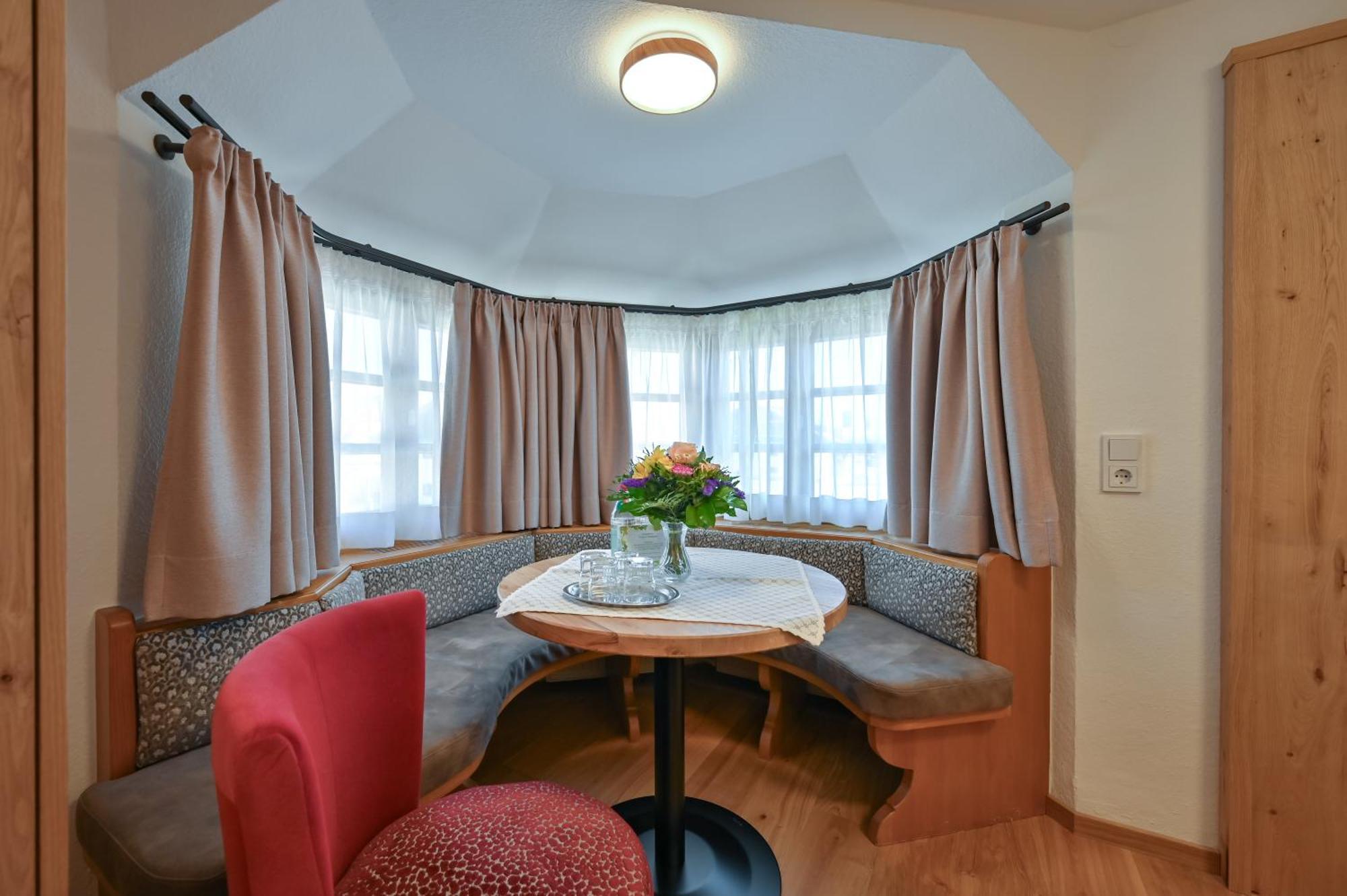 Hotel Weinbauer Швангау Экстерьер фото