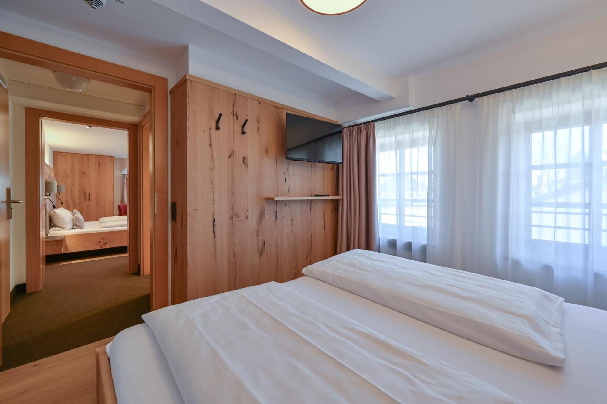 Hotel Weinbauer Швангау Экстерьер фото